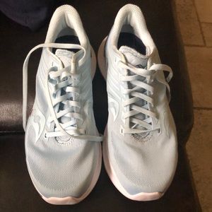 Saucony Kinvara 12 light blue running shoes sz 8.5